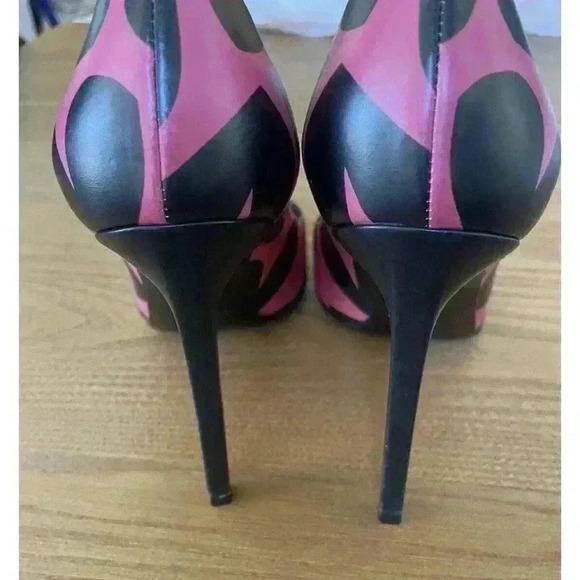 Saint Laurent YSL Pumps Big Heart Paris Pointed Toe Stiletto Leather Heels 37 7 - Picture 5 of 10